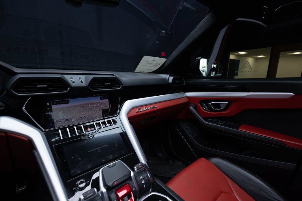 Used 2022 Lamborghini Urus AWD/4WD image 42
