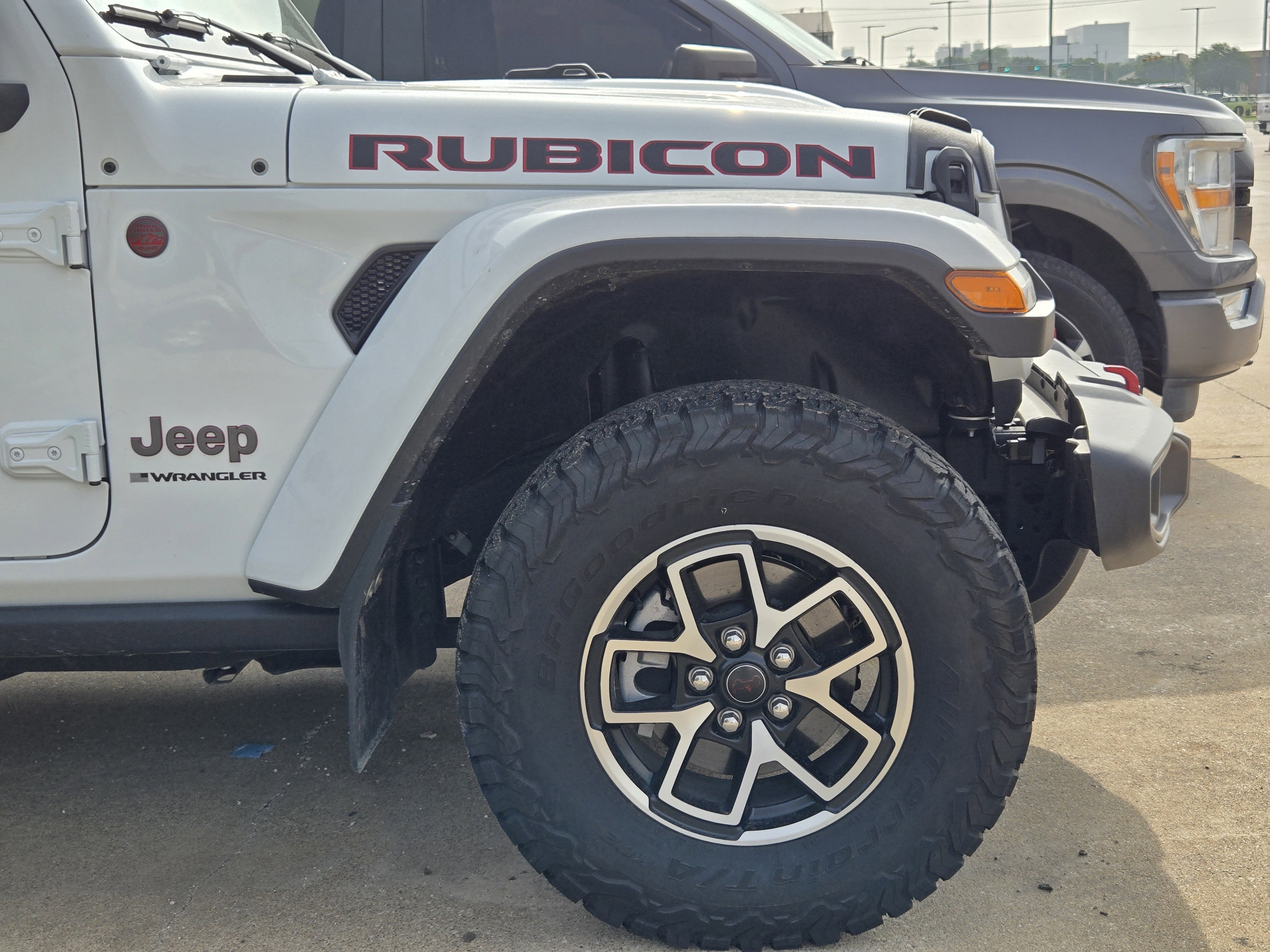 Used 2025 Jeep Wrangler Unlimited Rubicon w/ Safety Group AWD/4WD image 8