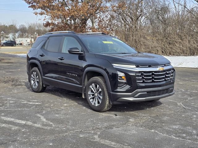 Used 2025 Chevrolet Equinox LT w/ Convenience Package II image 2