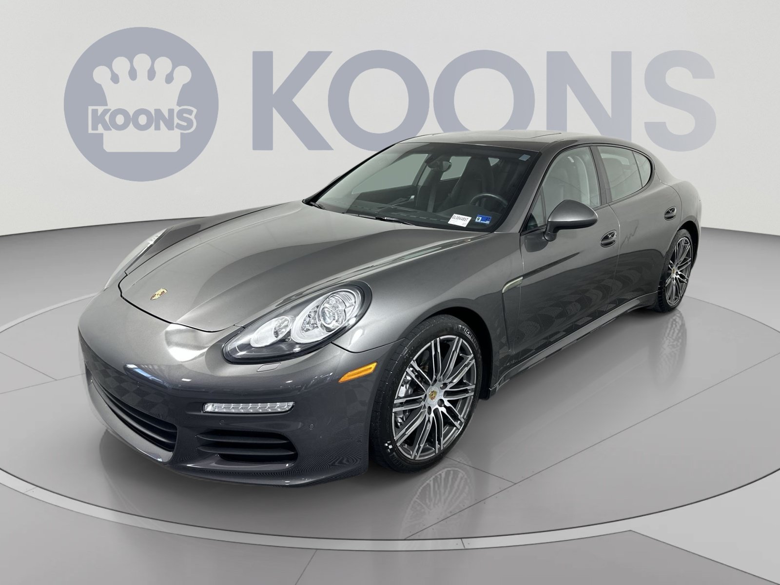 Used 2016 Porsche Panamera RWD image 1