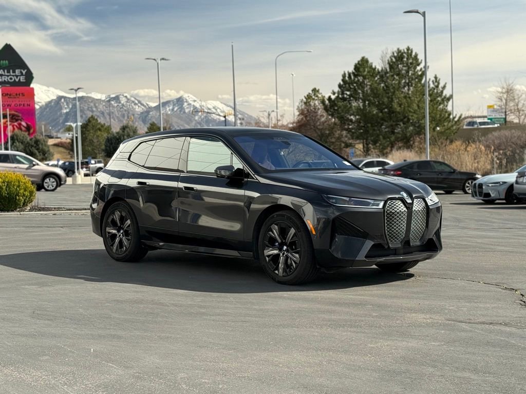 Used 2025 BMW iX xDrive50 w/ Premium Package image 3