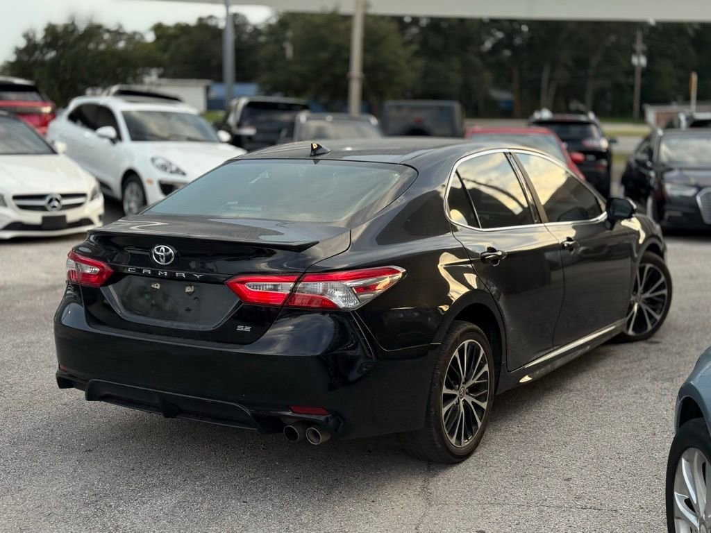 Used 2020 Toyota Camry SE image 4