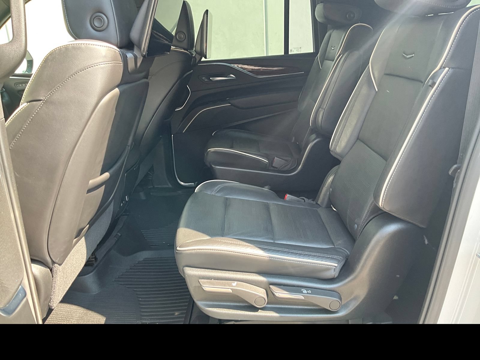 Used 2021 Cadillac Escalade ESV Premium Luxury w/ LPO, Radiant Package AWD/4WD image 10