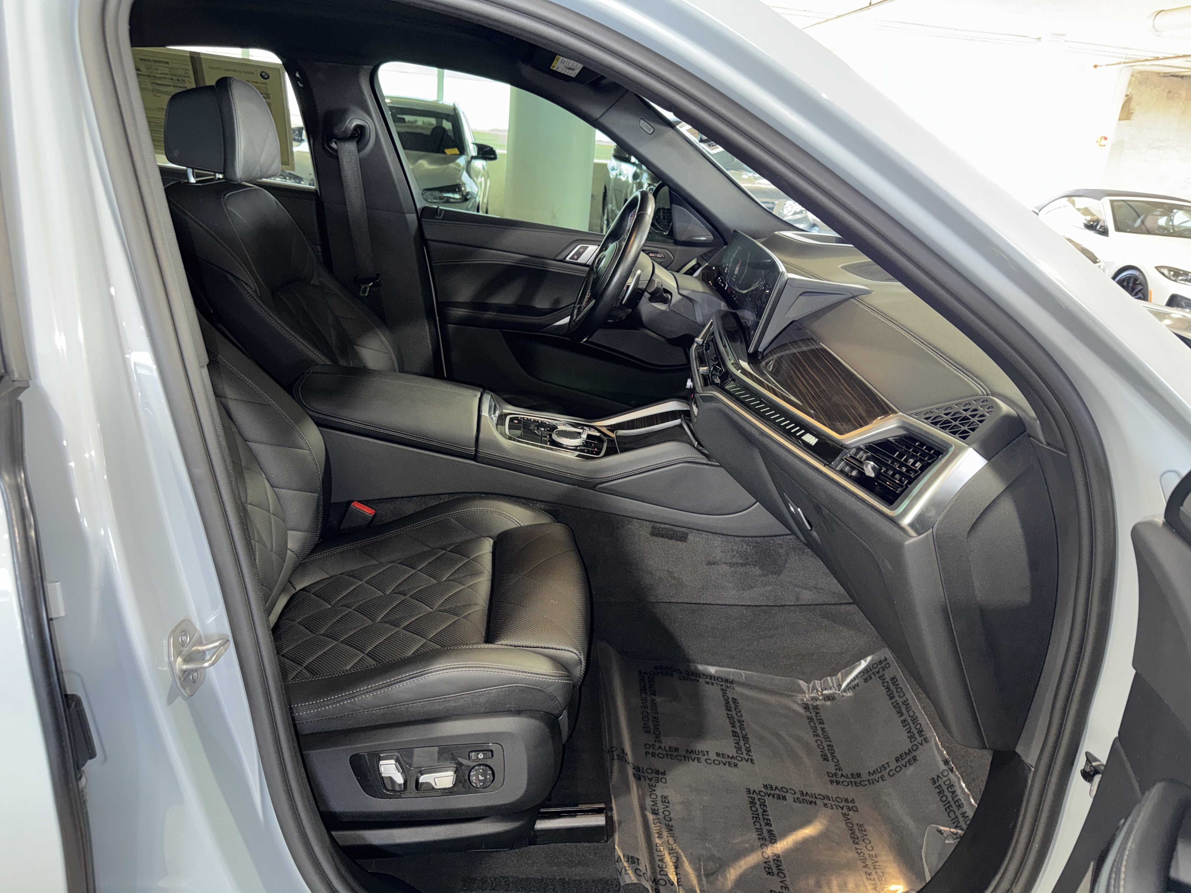 Used 2024 BMW X6 M60i image 10