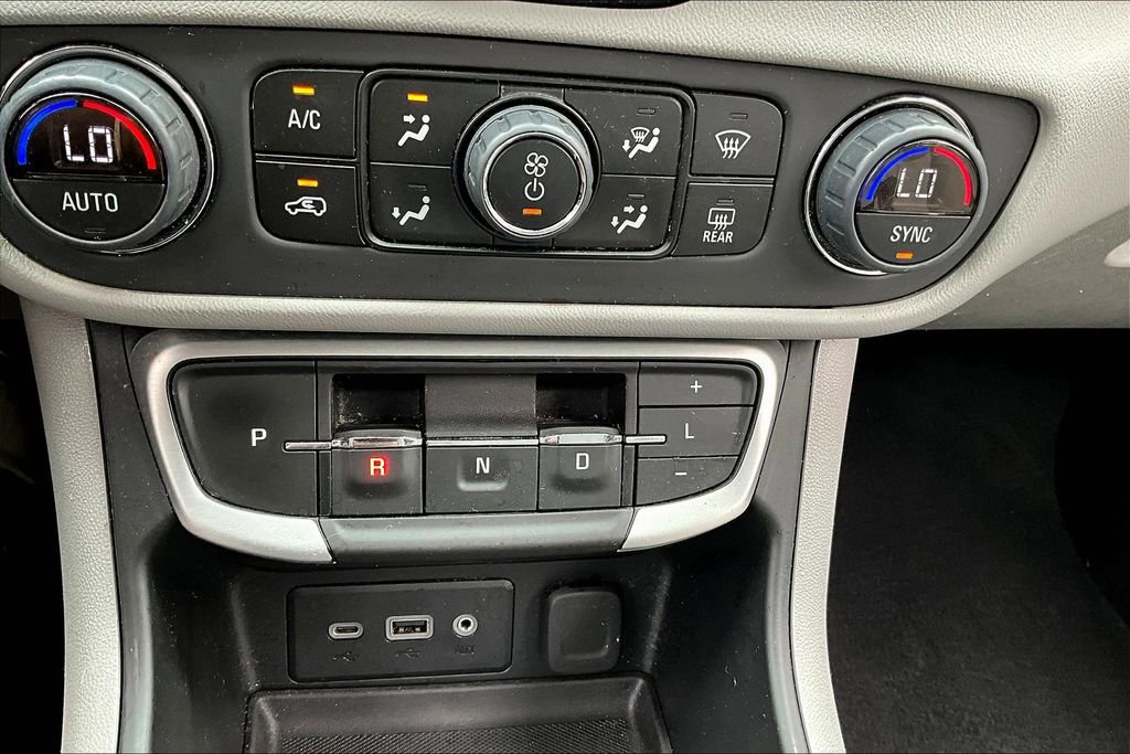 Used 2023 GMC Terrain SLE w/ Driver Convenience Package image 15