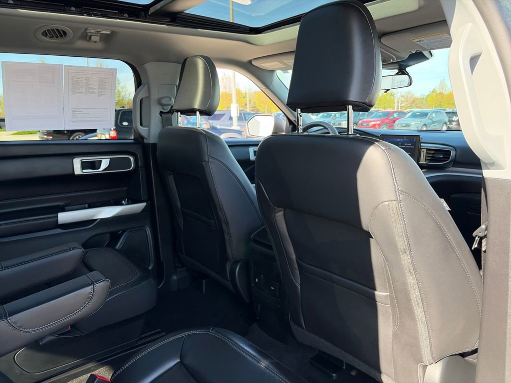 Used 2023 Ford Explorer XLT w/ Equipment Group 202A AWD/4WD image 30