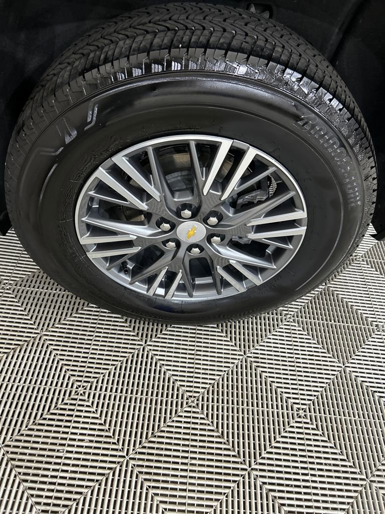 Used 2025 Chevrolet Traverse LT image 10