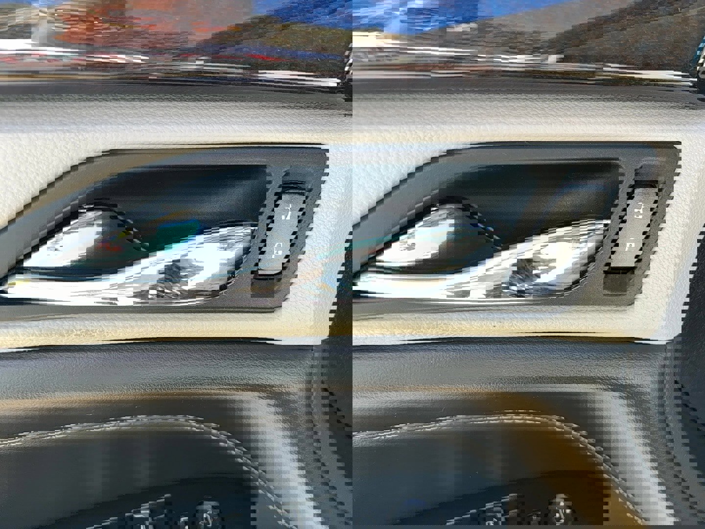 Used 2014 Cadillac SRX Luxury w/ Driver Awareness Package image 18