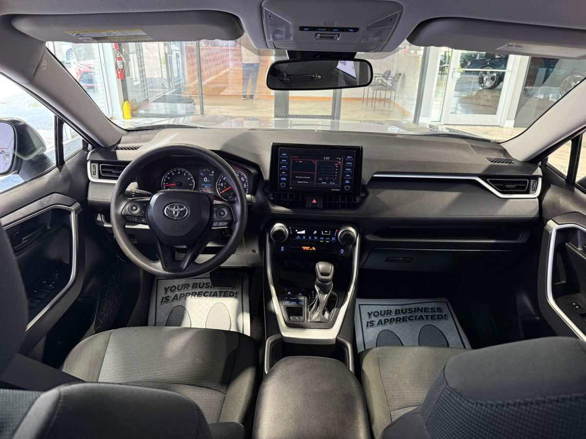 Used 2022 Toyota RAV4 LE image 39