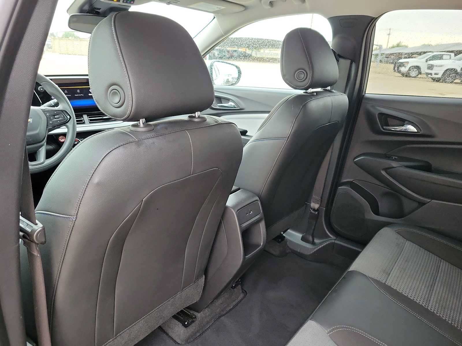 Used 2025 Chevrolet Trax LT FWD image 16