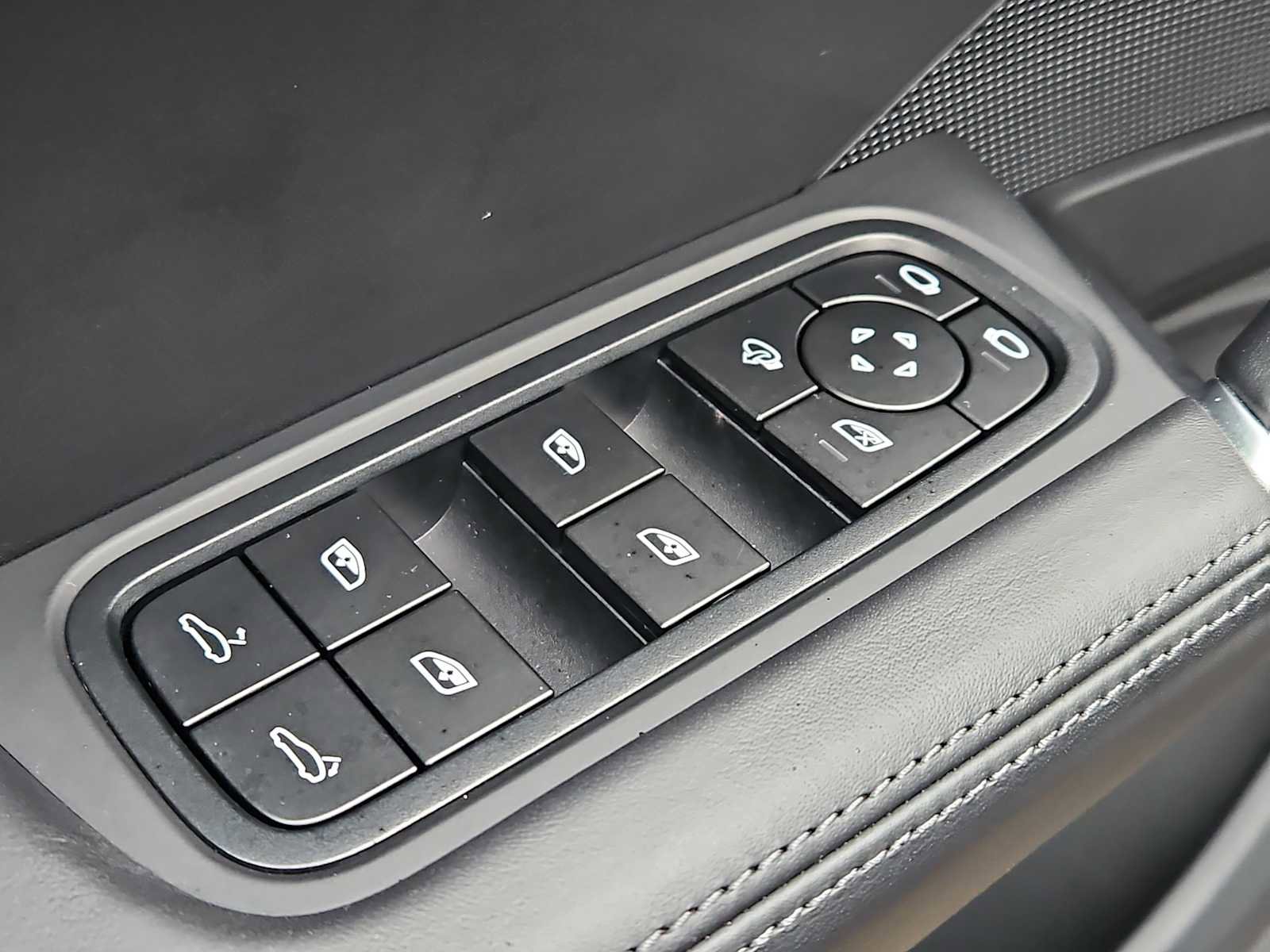 Certified 2023 Porsche Cayenne S image 12