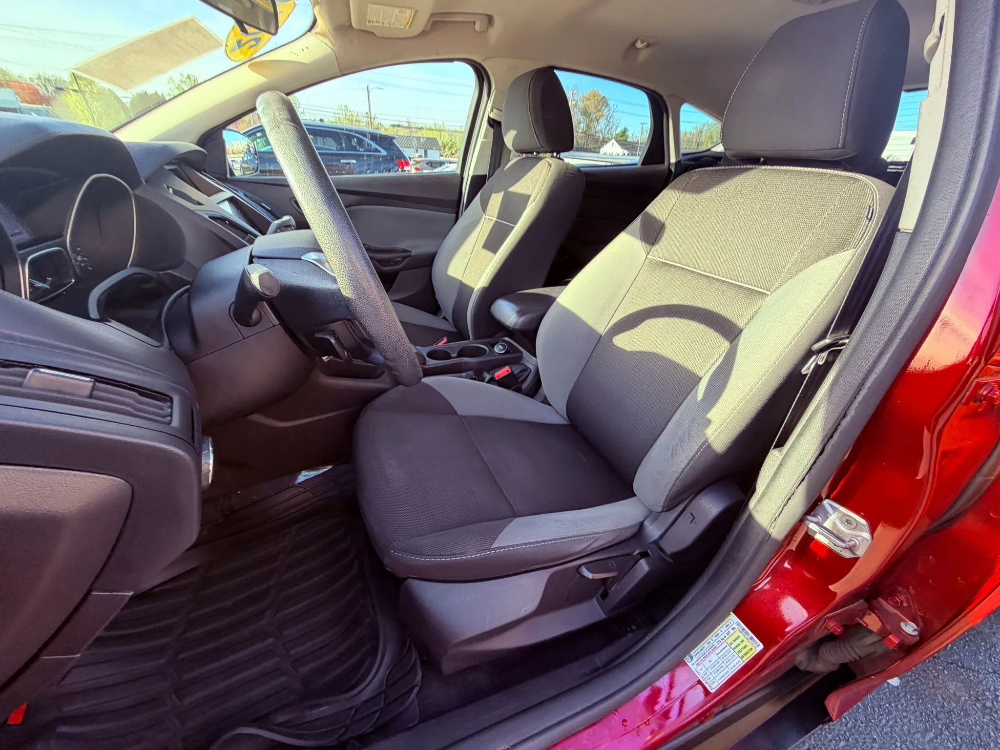 Used 2014 Ford Focus SE image 18