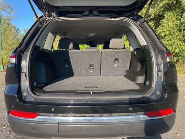 Used 2023 Jeep Grand Cherokee Laredo image 6