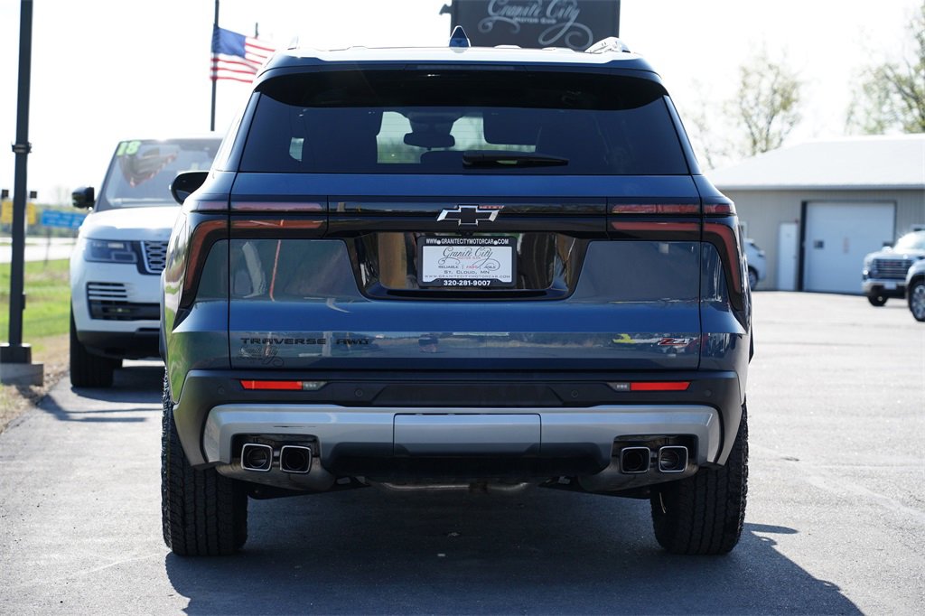Used 2024 Chevrolet Traverse Z71 image 4