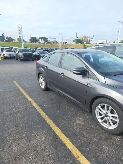 Used 2015 Ford Focus SE FWD image 2