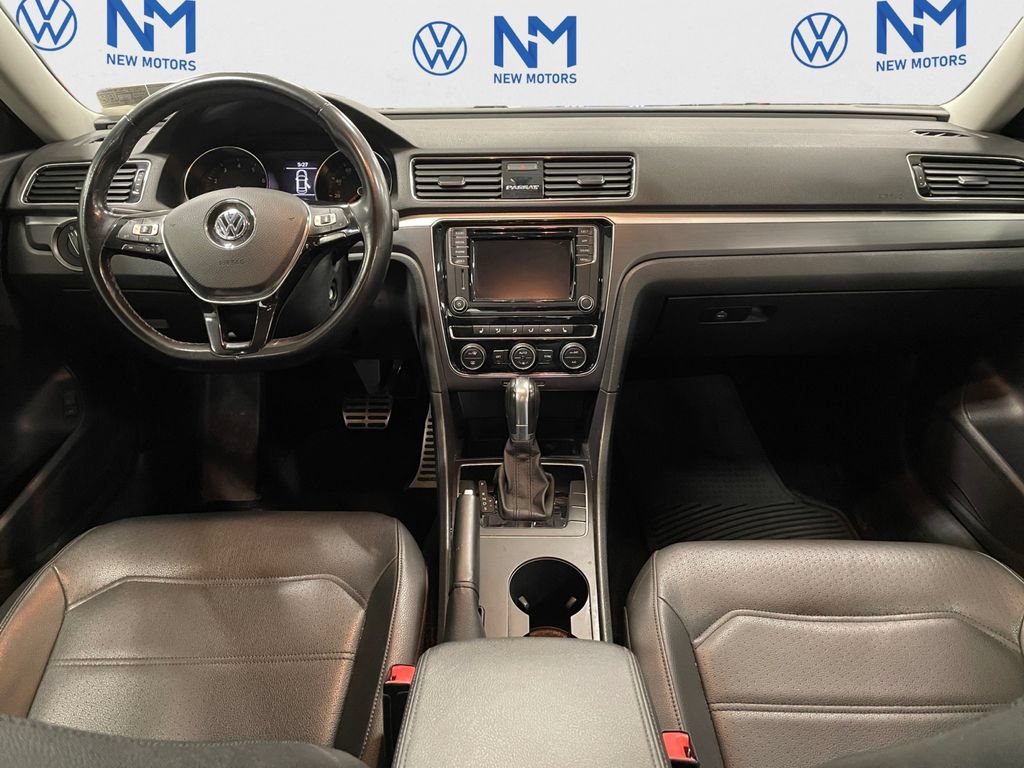 Used 2018 Volkswagen Passat 2.0T R-Line FWD image 10