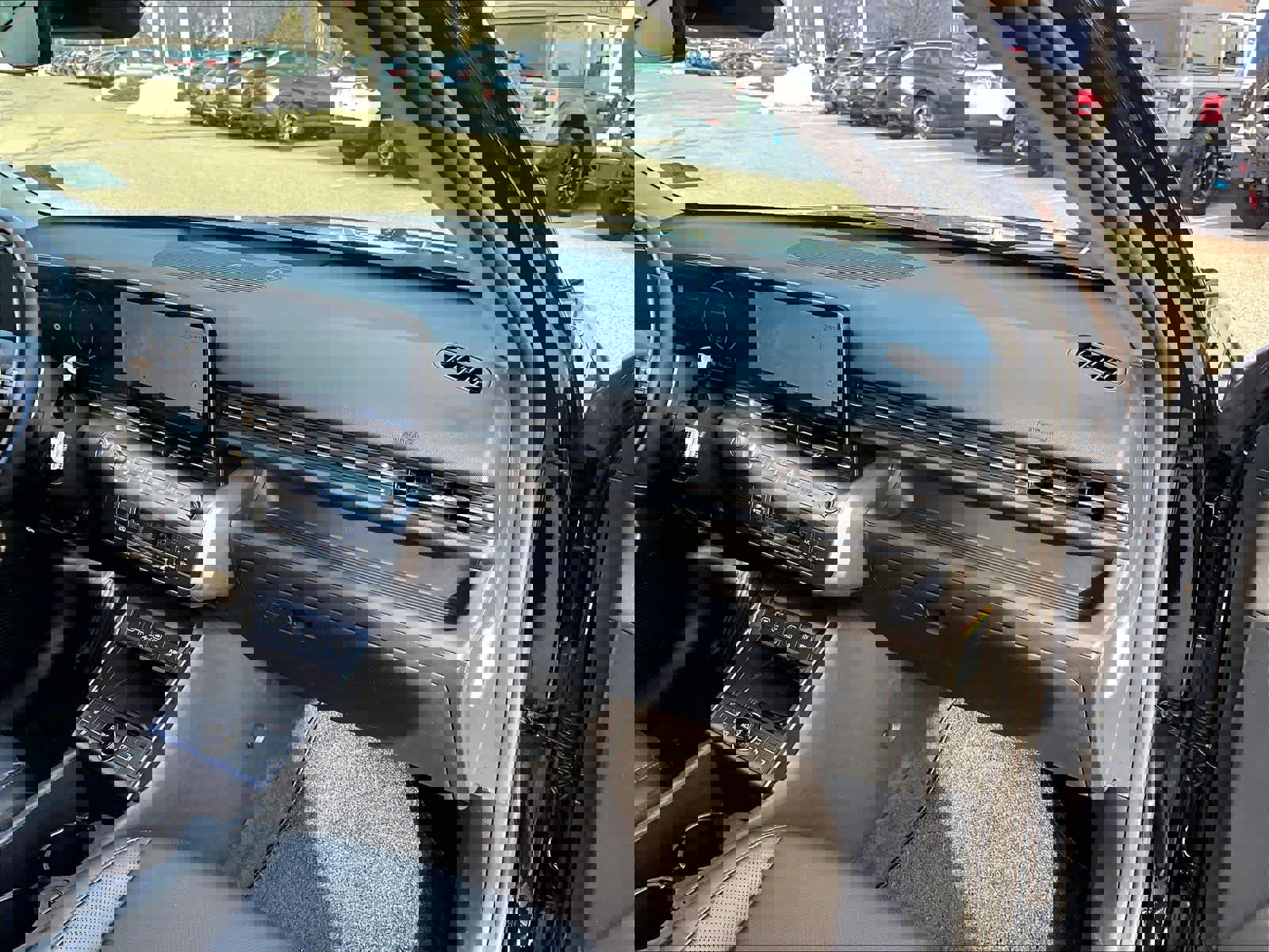 Used 2024 Hyundai Kona Limited image 13