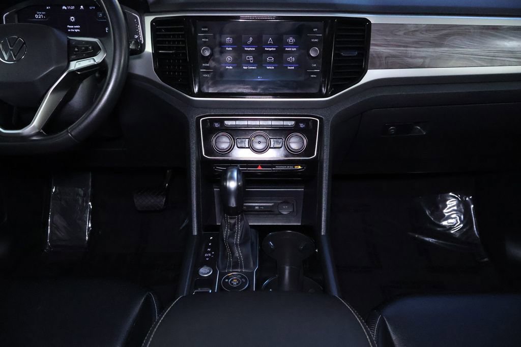 Used 2022 Volkswagen Atlas Cross Sport SE image 19