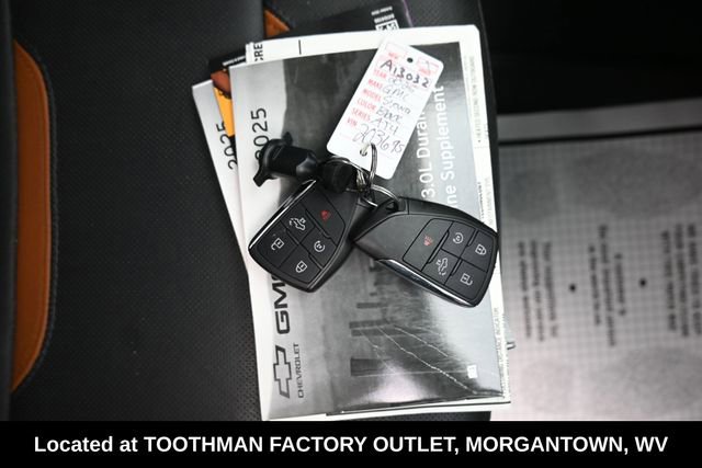 Used 2025 GMC Sierra 1500 AT4 w/ AT4 Preferred Package AWD/4WD image 11
