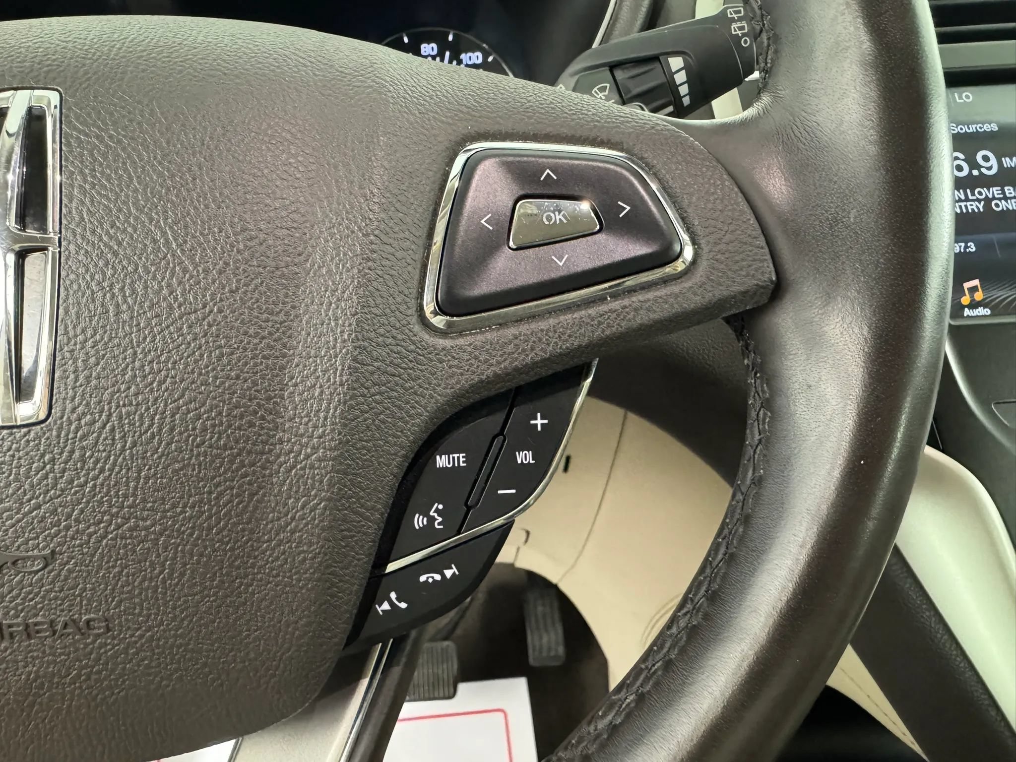 Used 2019 Lincoln MKC Select w/ Select Plus Package AWD/4WD image 16