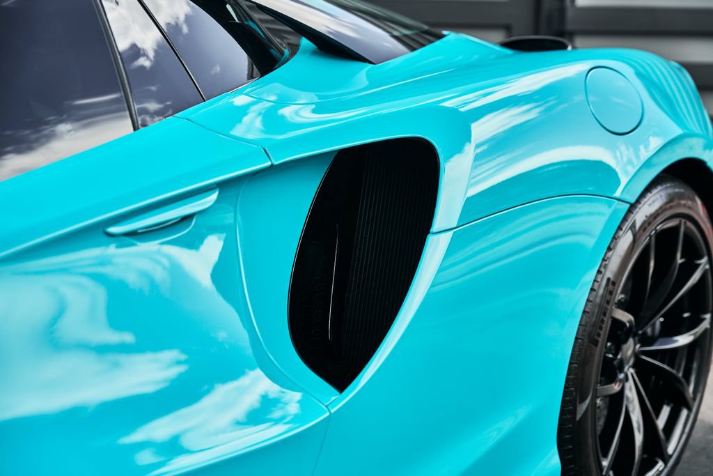Used 2025 McLaren Artura Spider RWD image 11