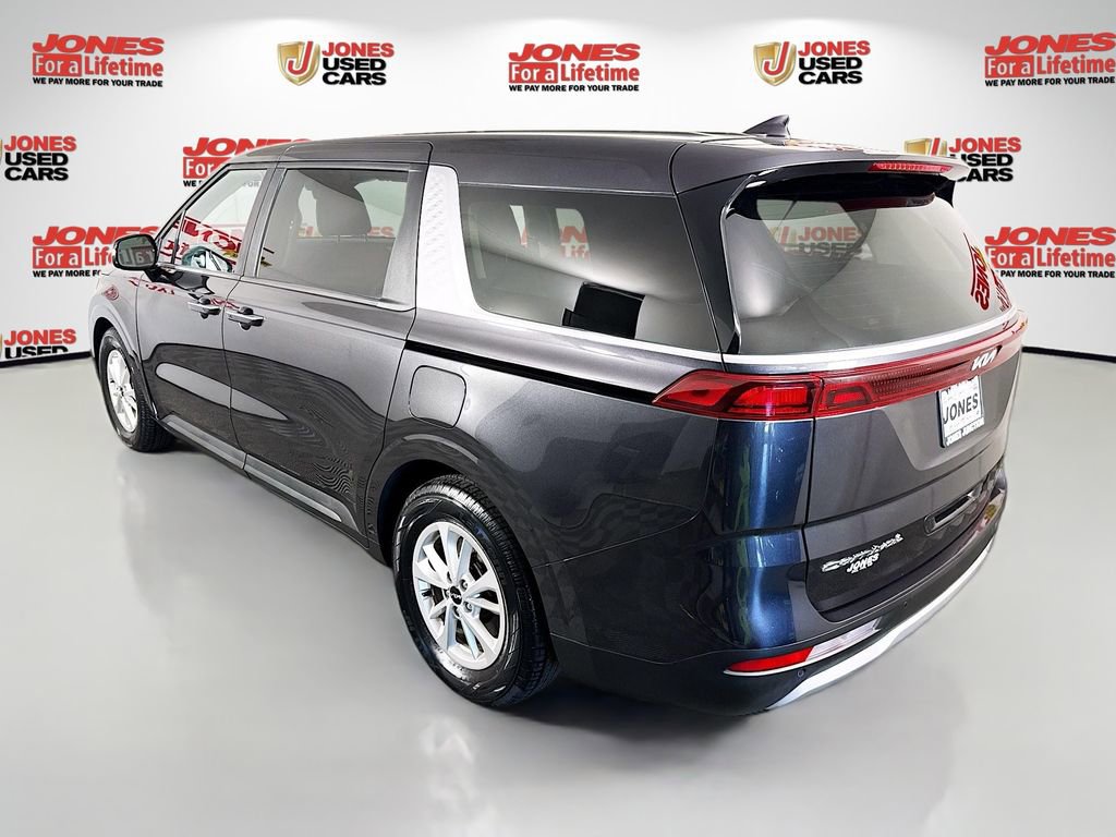 Used 2022 Kia Carnival LX image 2