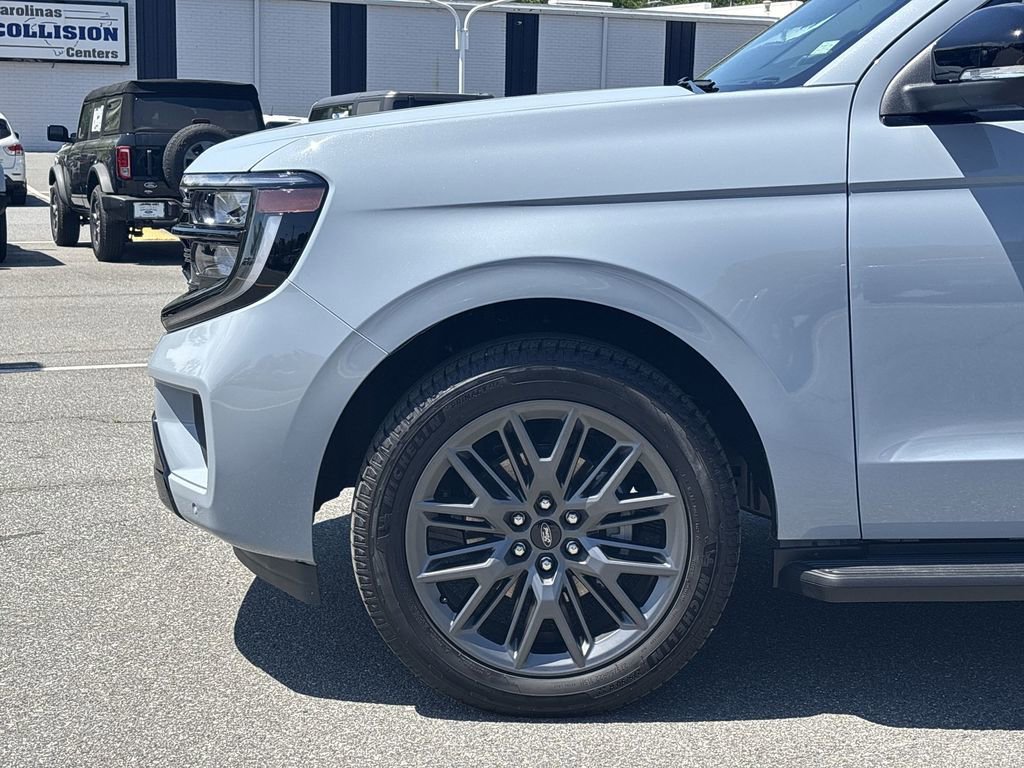 New 2026 Ford Expedition Platinum w/ Stealth Appearance Package AWD/4WD image 19