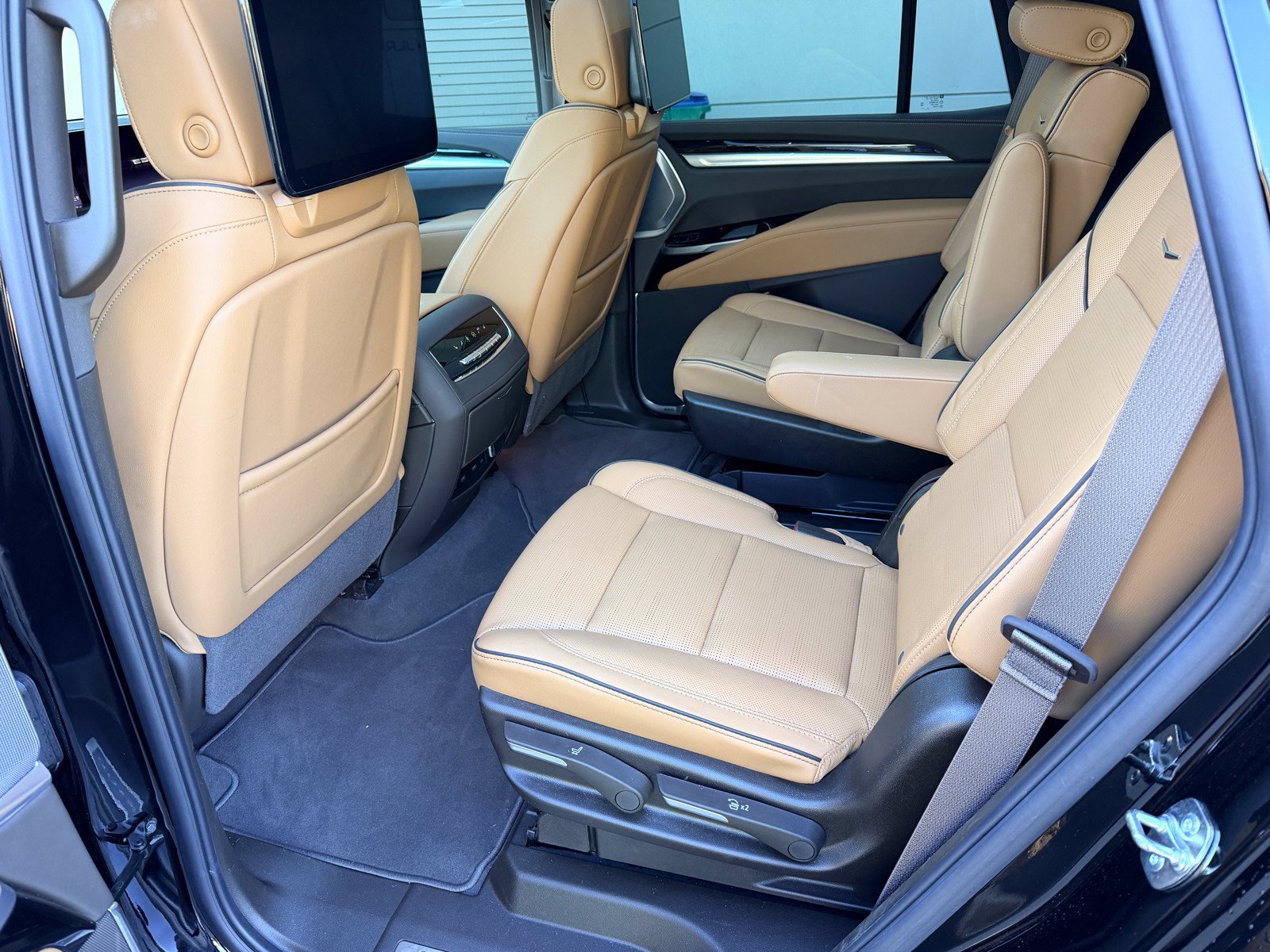 Used 2026 Cadillac Escalade Luxury w/ Touring Package AWD/4WD image 26