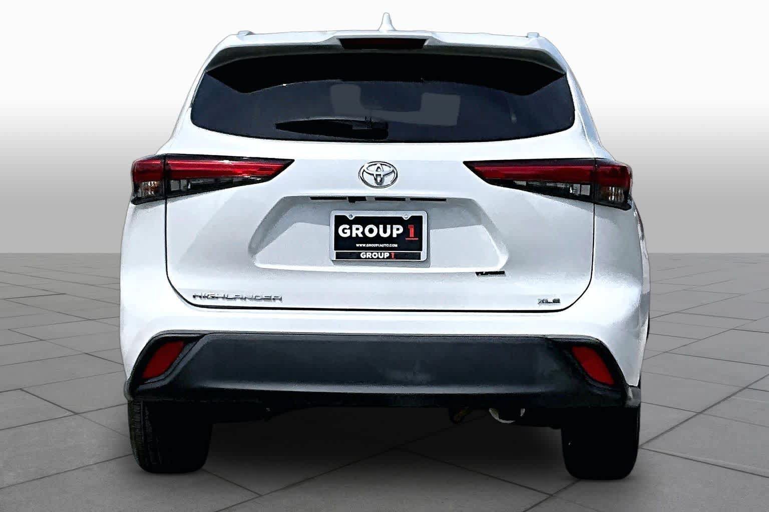 Used 2023 Toyota Highlander XLE FWD image 5