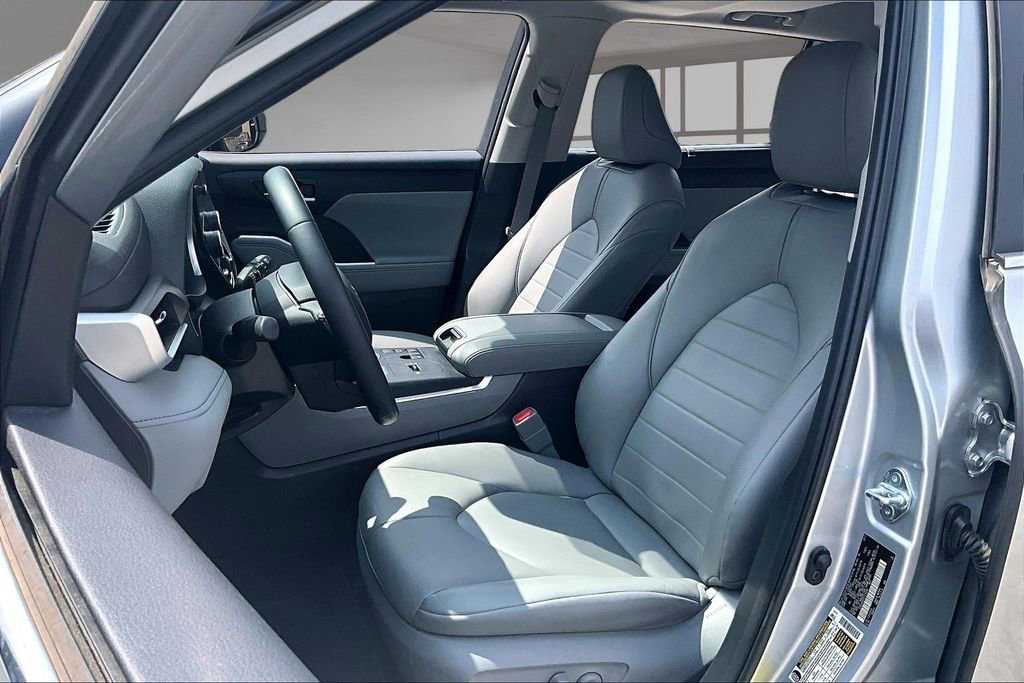 Used 2023 Toyota Highlander XLE image 20