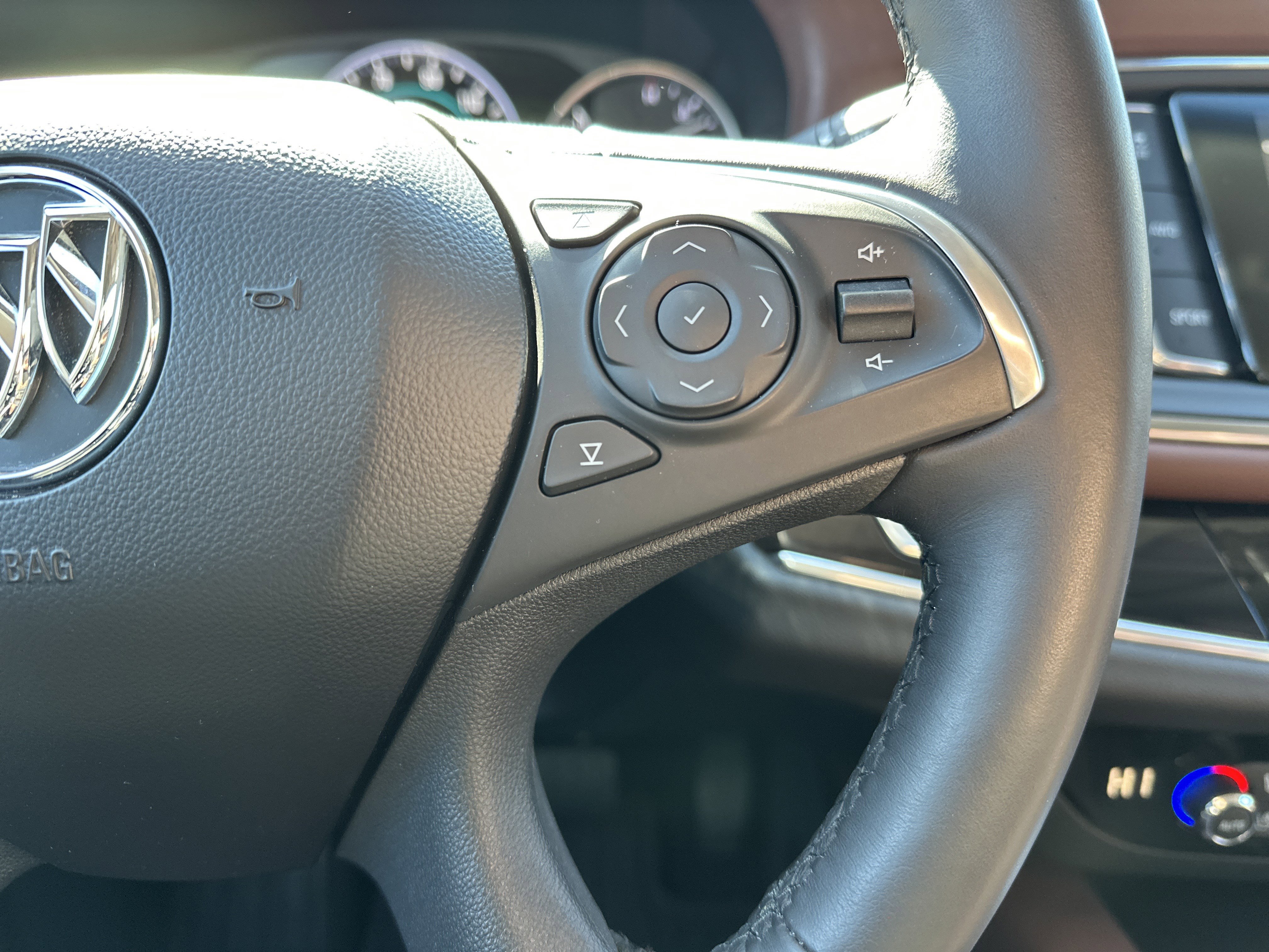 Used 2018 Buick Enclave Avenir w/ Avenir Technology Package image 20