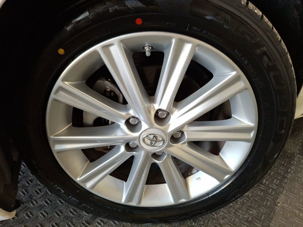 Used 2012 Toyota Camry XLE w/ Convenience Pkg image 3