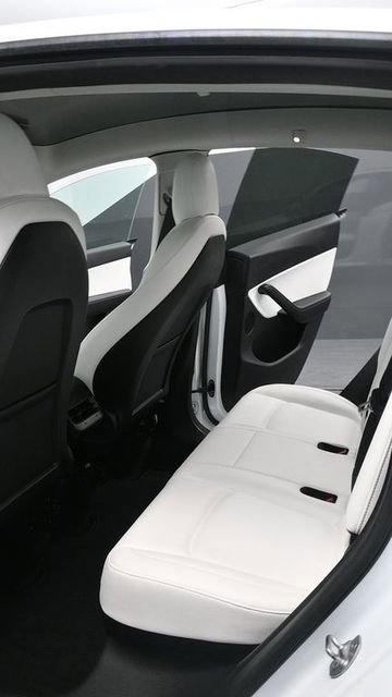 Used 2022 Tesla Model Y Long Range AWD/4WD image 17