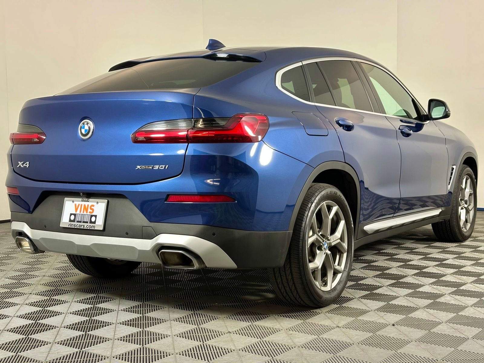 Used 2023 BMW X4 xDrive30i w/ Premium Package AWD/4WD image 9