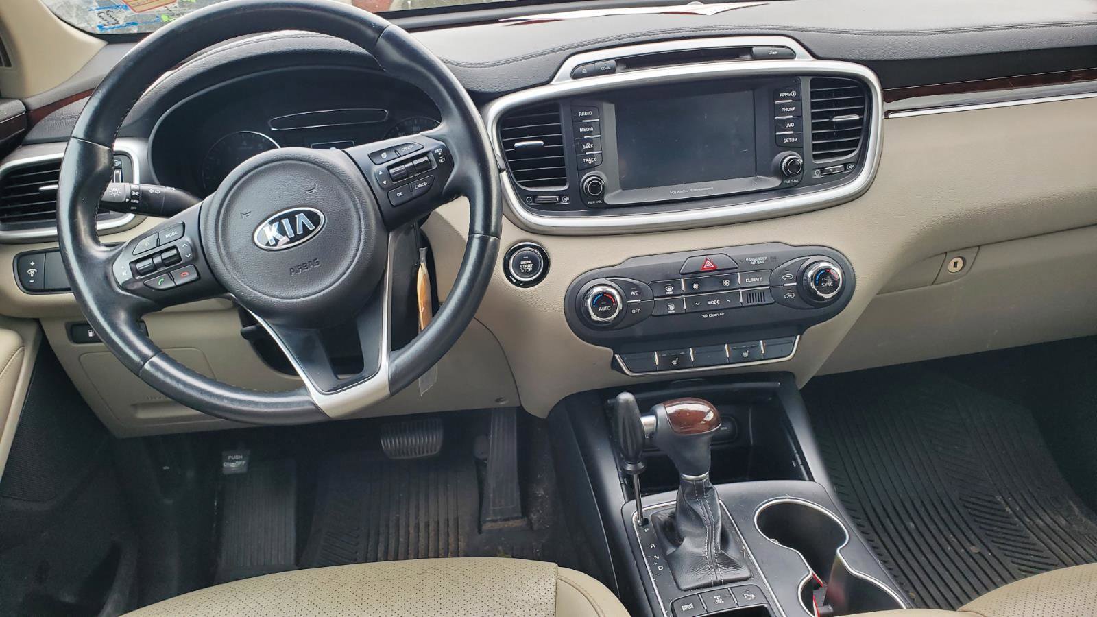 Used 2017 Kia Sorento LX w/ LX Convenience Package image 7