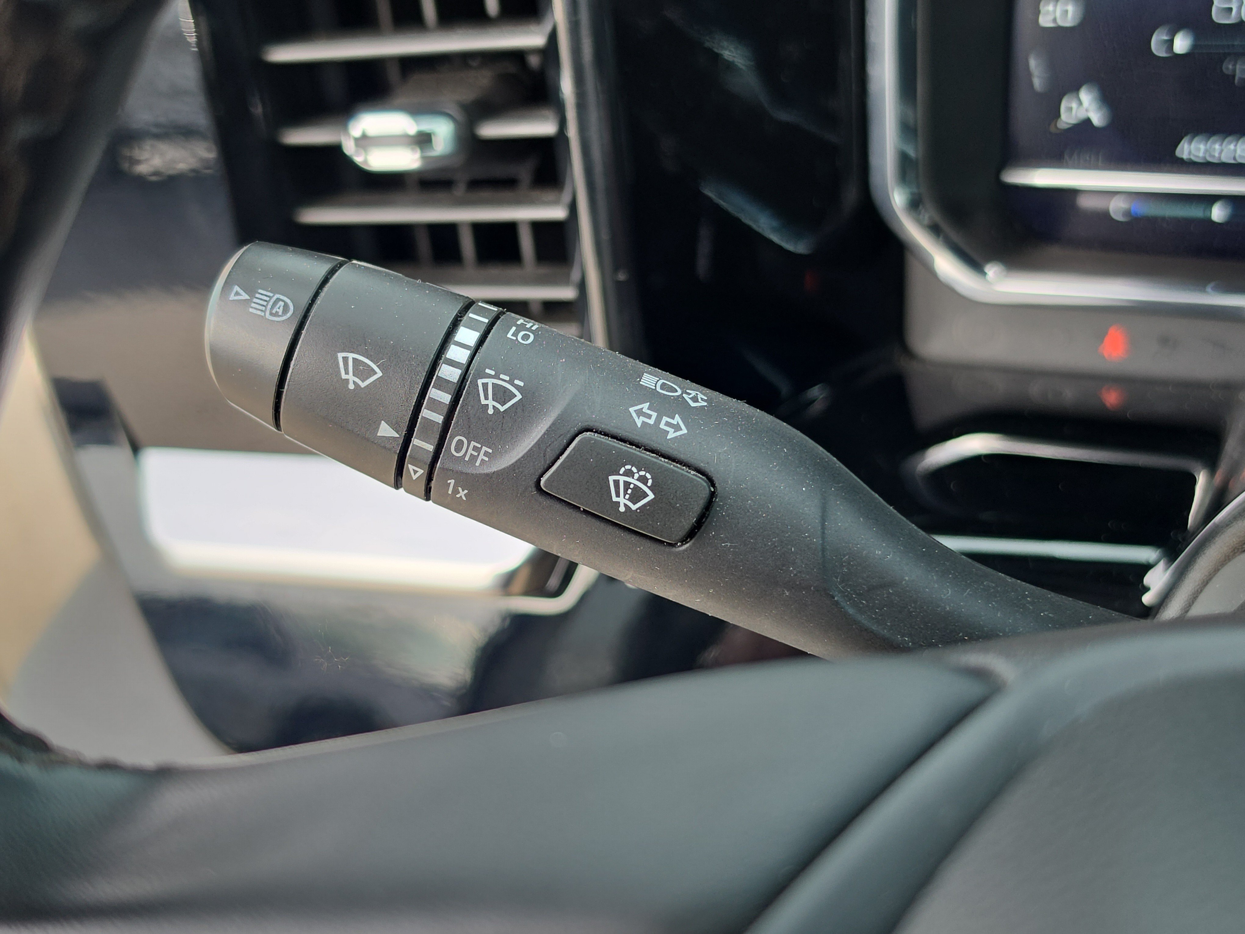 Certified 2025 Chevrolet Silverado 1500 LT RWD image 22