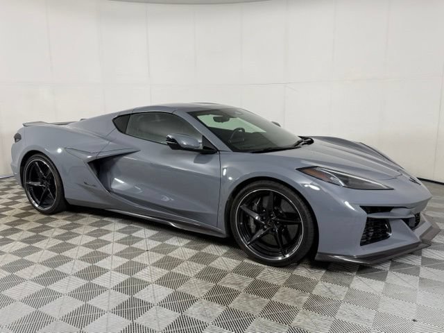 Used 2025 Chevrolet Corvette E-Ray w/ Stealth Interior Trim Package AWD/4WD image 11