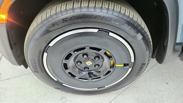 Used 2025 Rivian R1T Premium image 54