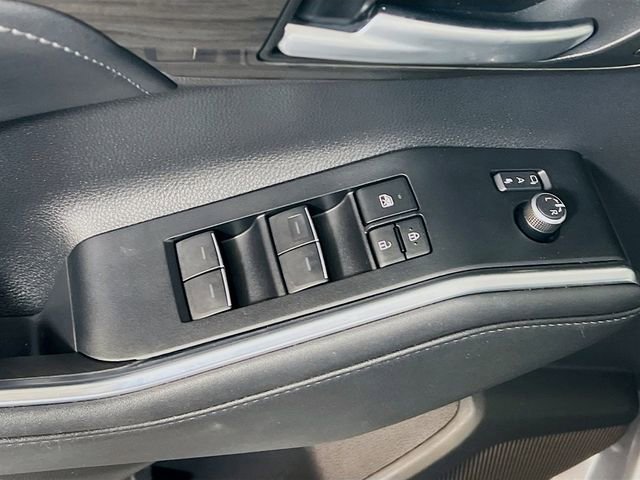 Used 2023 Toyota Highlander Platinum image 12