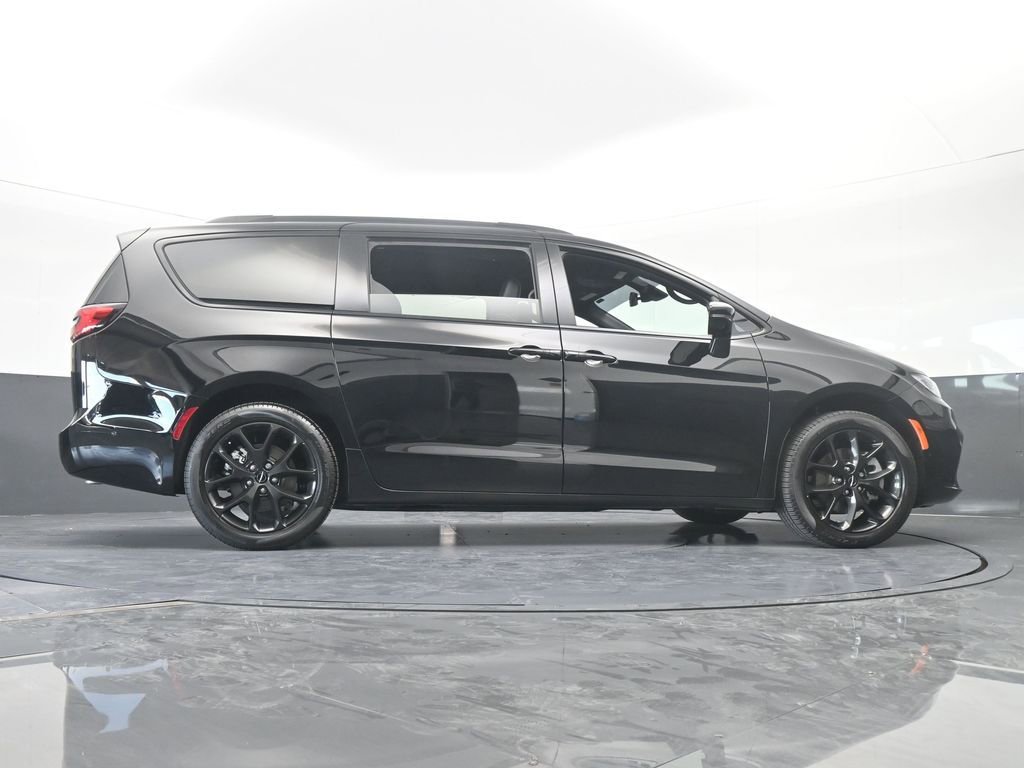Used 2024 Chrysler Pacifica Limited w/ S Appearance Package image 71