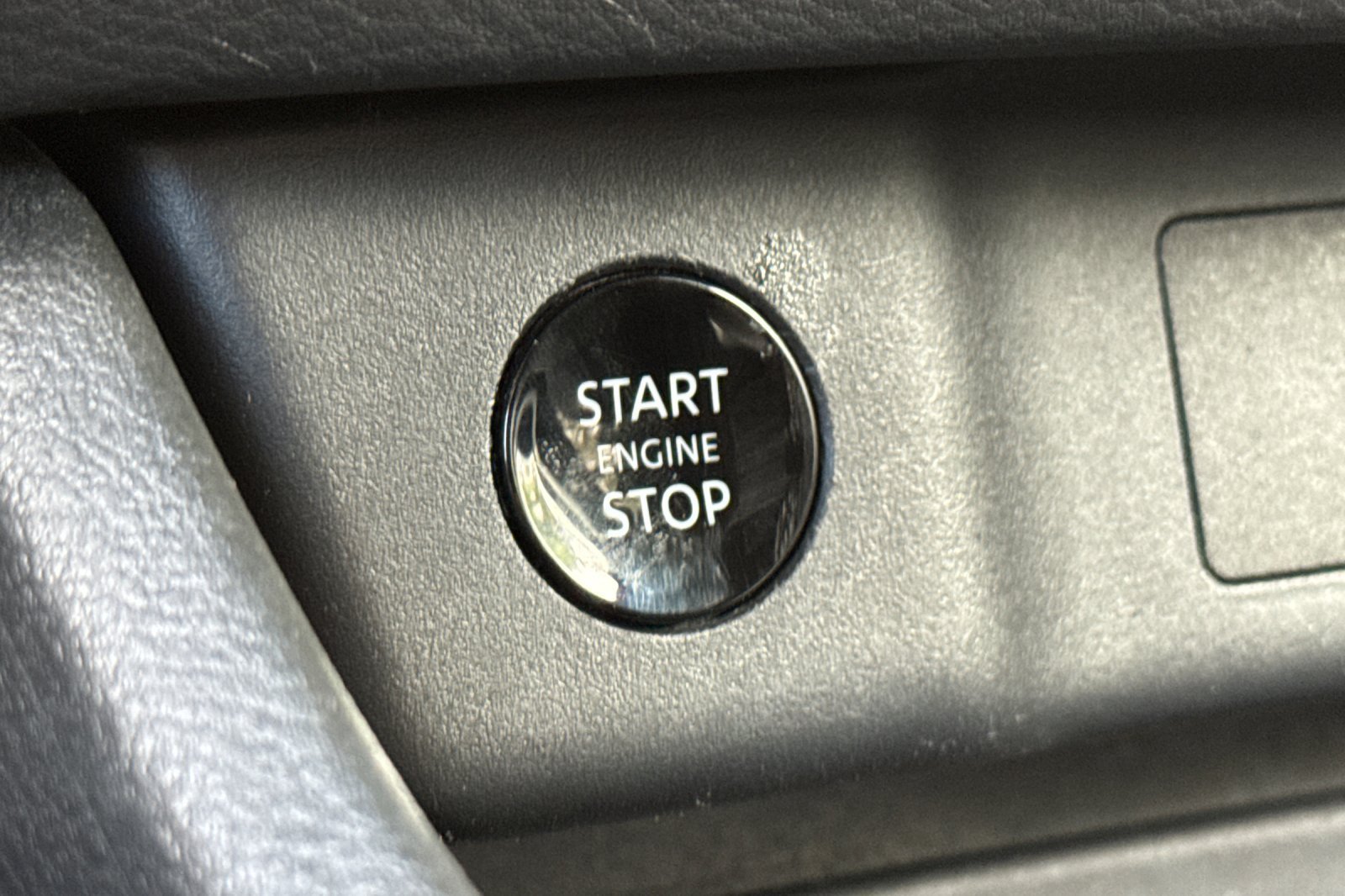 Used 2024 Nissan Rogue S FWD image 23