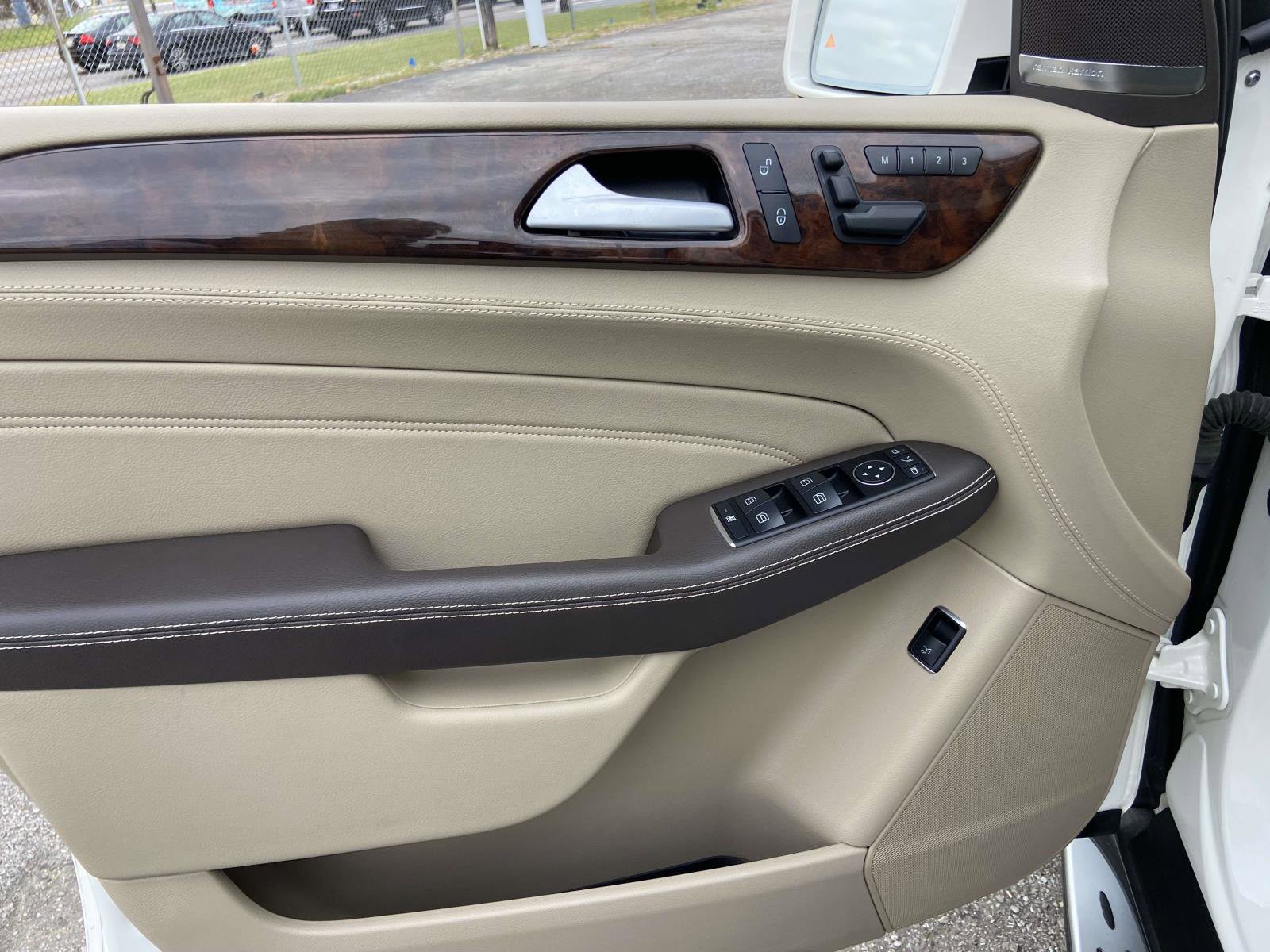 Used 2014 Mercedes-Benz ML 550 4MATIC image 13