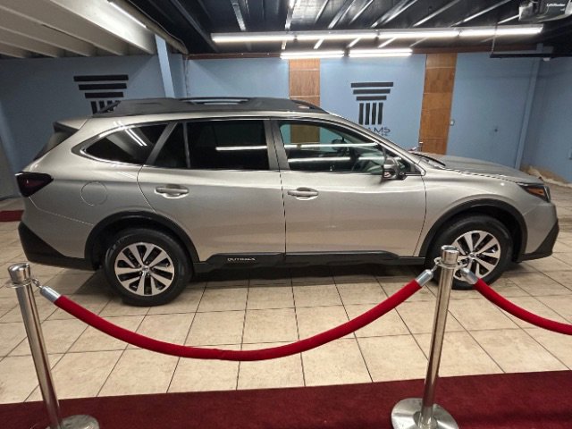 Used 2020 Subaru Outback Premium image 5