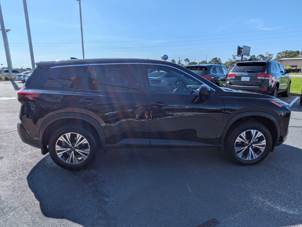 Used 2023 Nissan Rogue SV AWD/4WD image 4