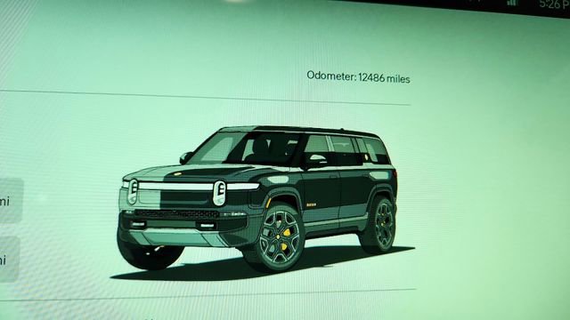 Used 2024 Rivian R1S Adventure image 43