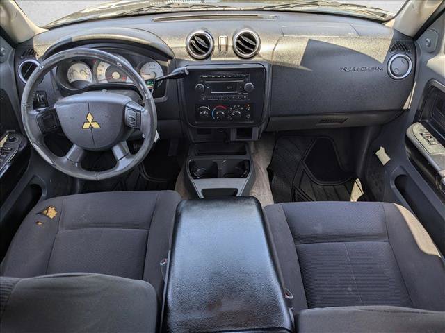 Used 2006 Mitsubishi Raider DuroCross RWD image 15
