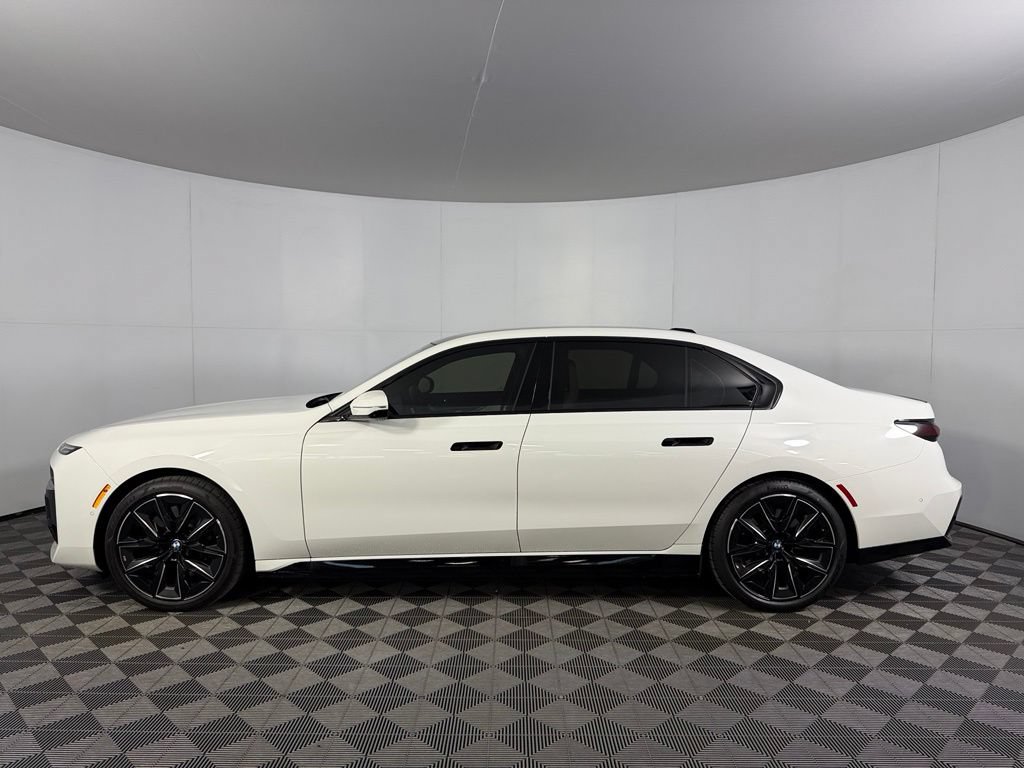 Used 2023 BMW i7 xDrive60 w/ Parking Assistance Package AWD/4WD image 4