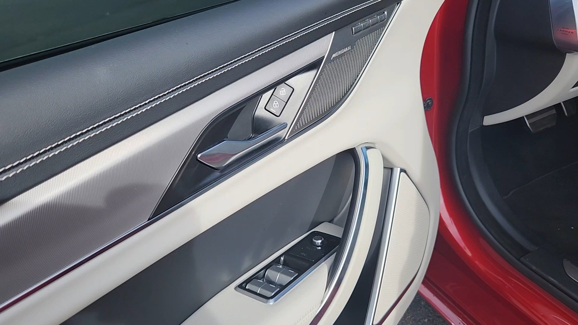 Used 2024 Jaguar XF R-Dynamic SE image 7