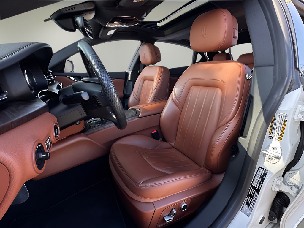 Used 2023 Maserati Quattroporte GT RWD image 5