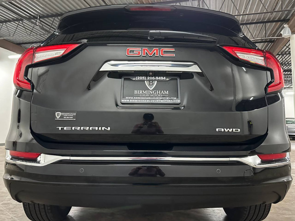 Used 2024 GMC Terrain Denali w/ Denali Premium Package AWD/4WD image 14
